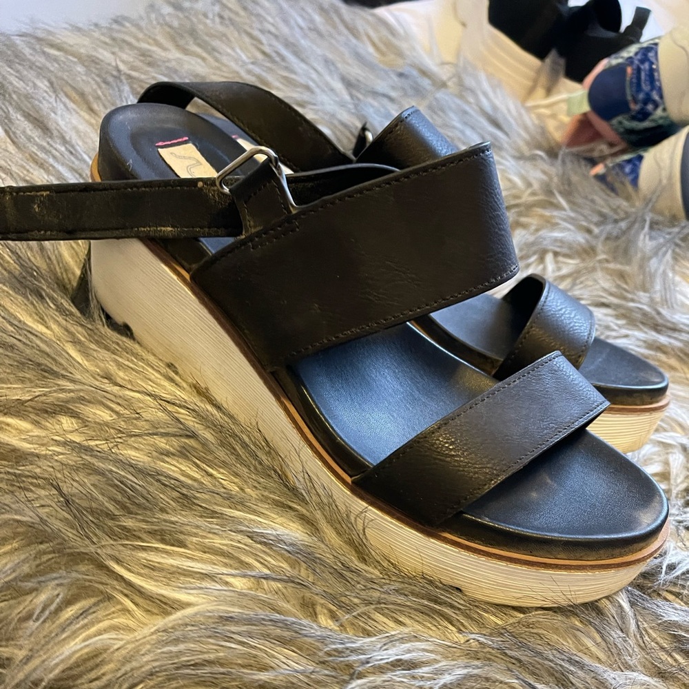 Platform Sandal 🤍